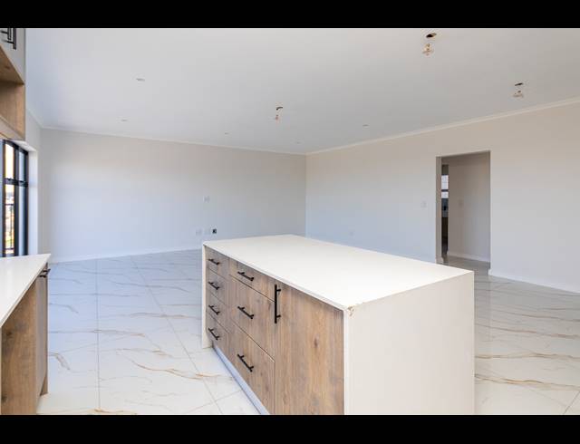 3 BEDROOM APARTMENT FOR SALE IN SANDOWN